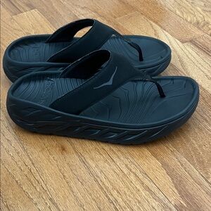 Hoka One One Recovery Flip. Women’s size 9. Black